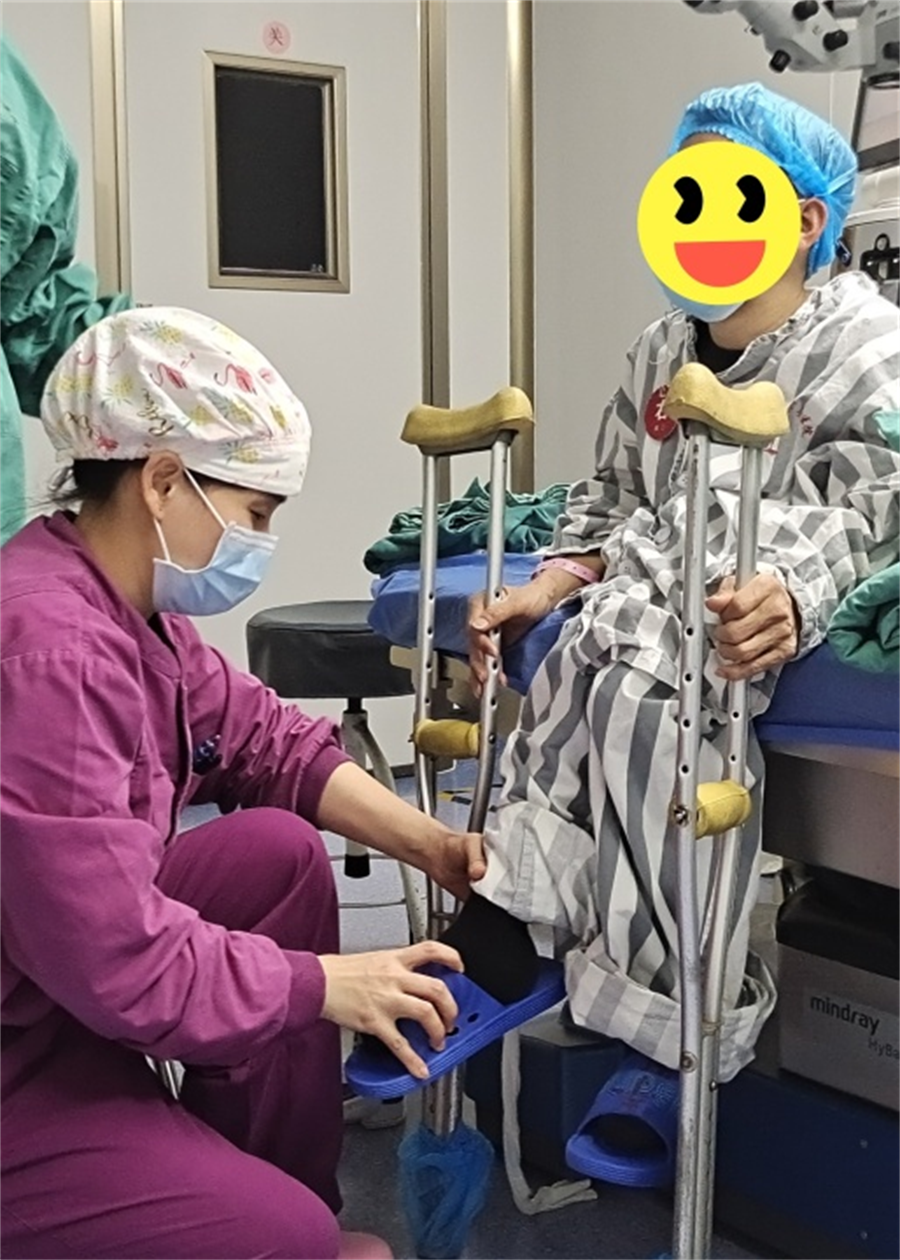 柳州市红十字会医院借助虹膜扩张器扩大瞳孔成功完成一例白内障手术