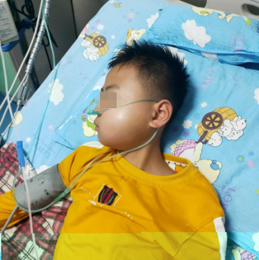 广西壮族自治区南溪山医院连续奋战一天一夜成功抢救两名危重症患儿
