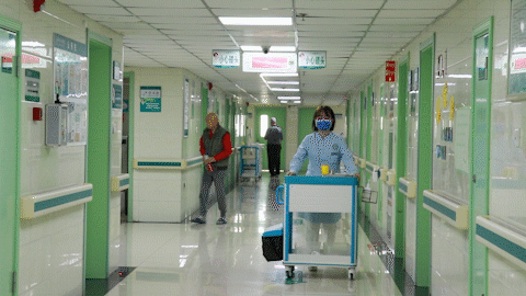 西安大兴医院特殊时期的上门护理:「没想到你们真的来了!」