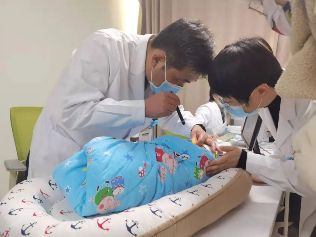 「小白」闯关记——如何战胜先天性白内障