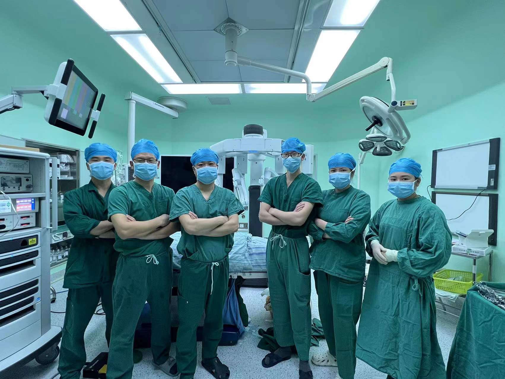 广西壮族自治区南溪山医院达芬奇机器人手术突破 100 例