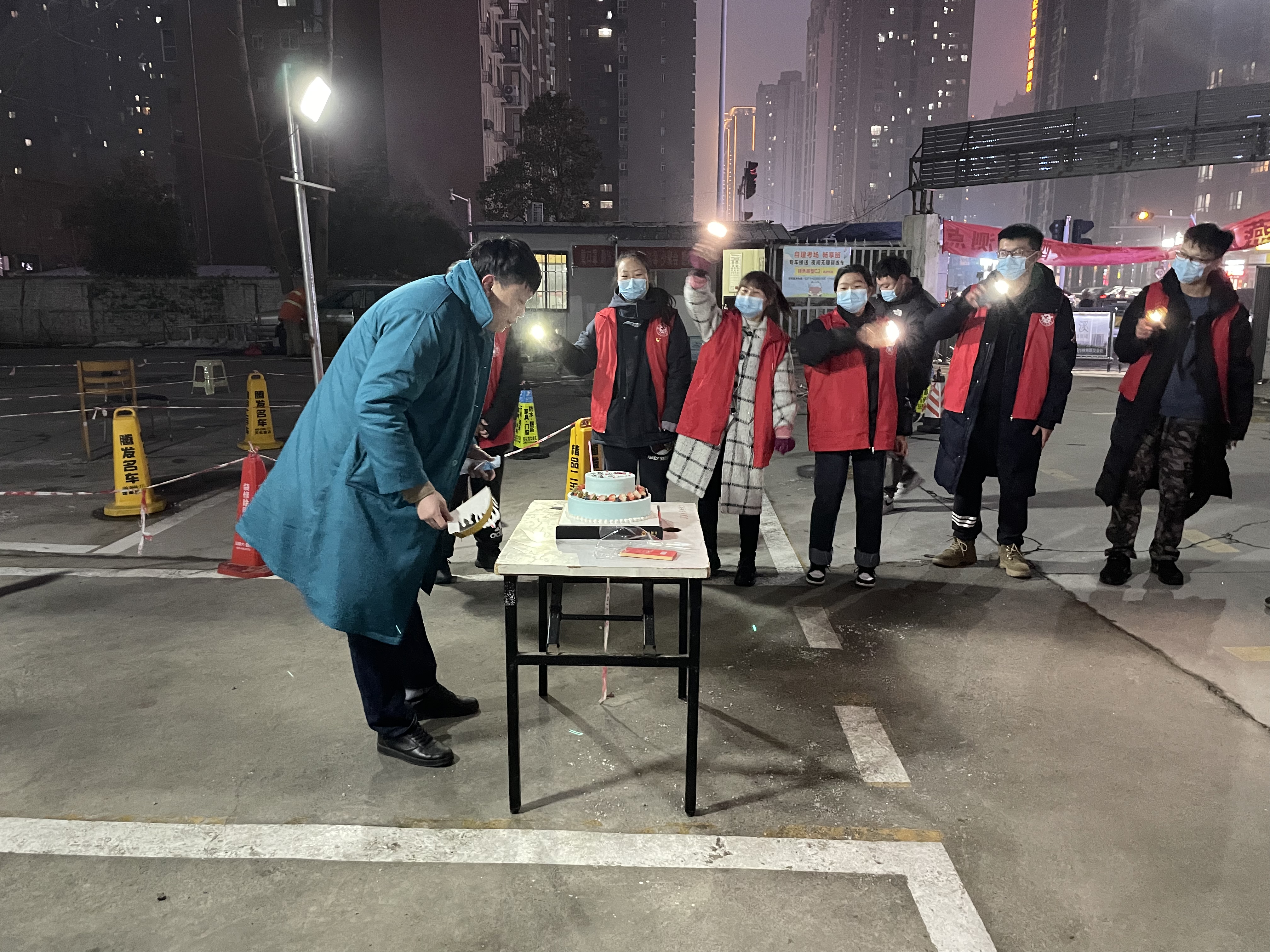 河南省肿瘤医院：疫情下的特别生日会
