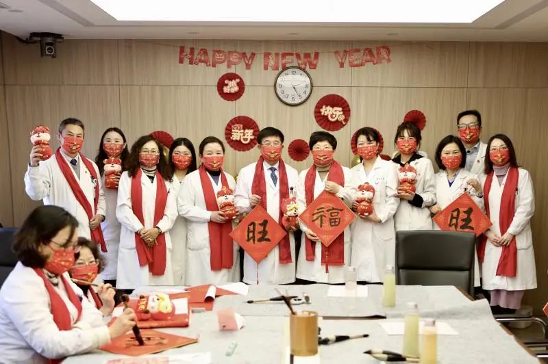 同济大学附属同济医院开展 2022 年青年职工与医学生 「笔墨迎春 福虎生威」活动