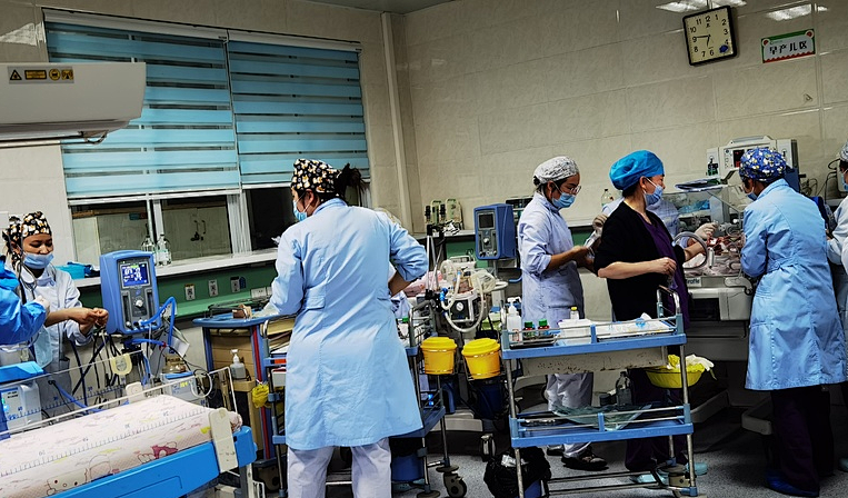 体重 950 g、28 周的早产宝宝患新生儿呼吸窘迫综合征，MIST 技术助闯「生死关」