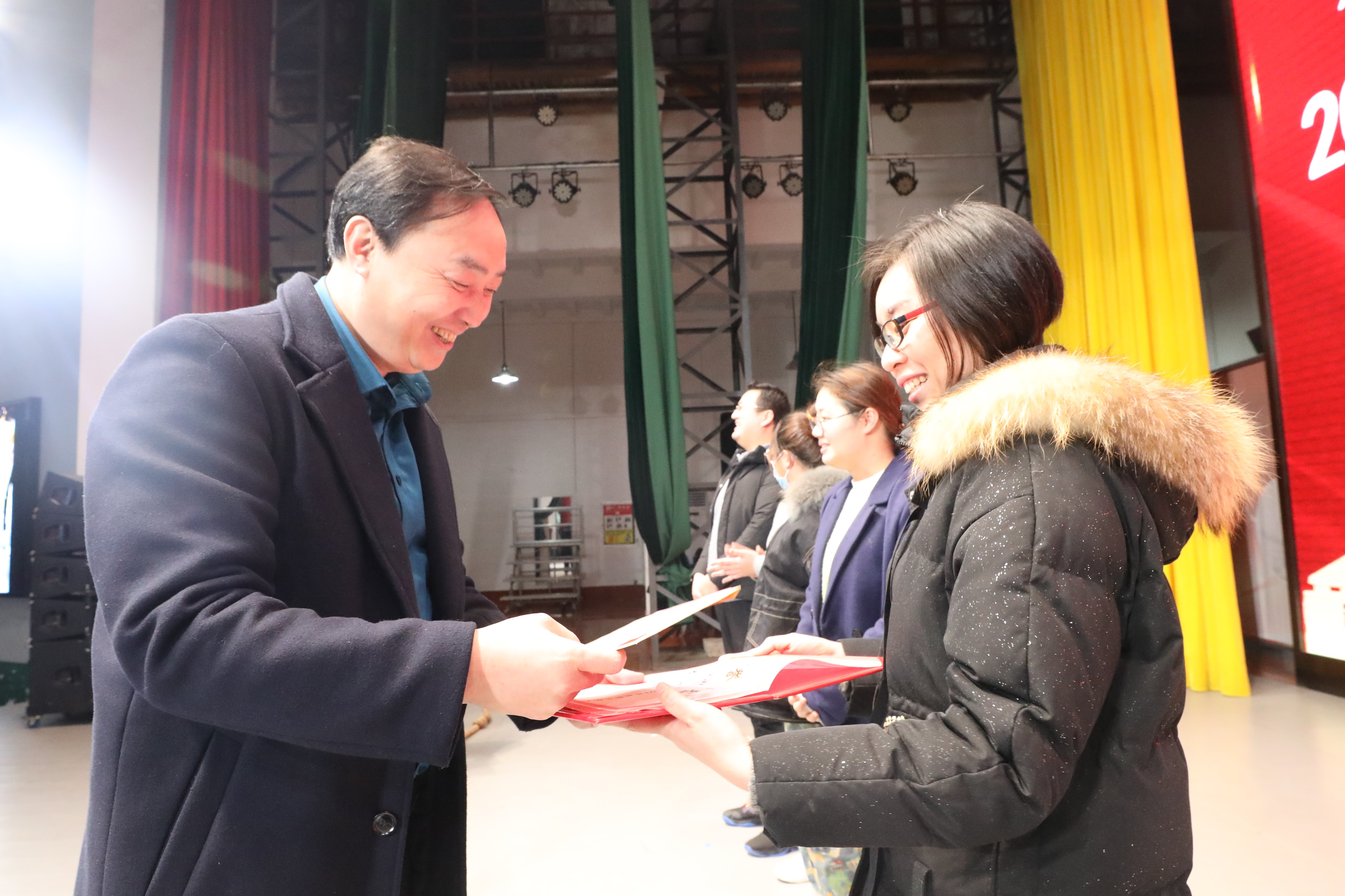 广西壮族自治区南溪山医院举办迎春职工拔河比赛