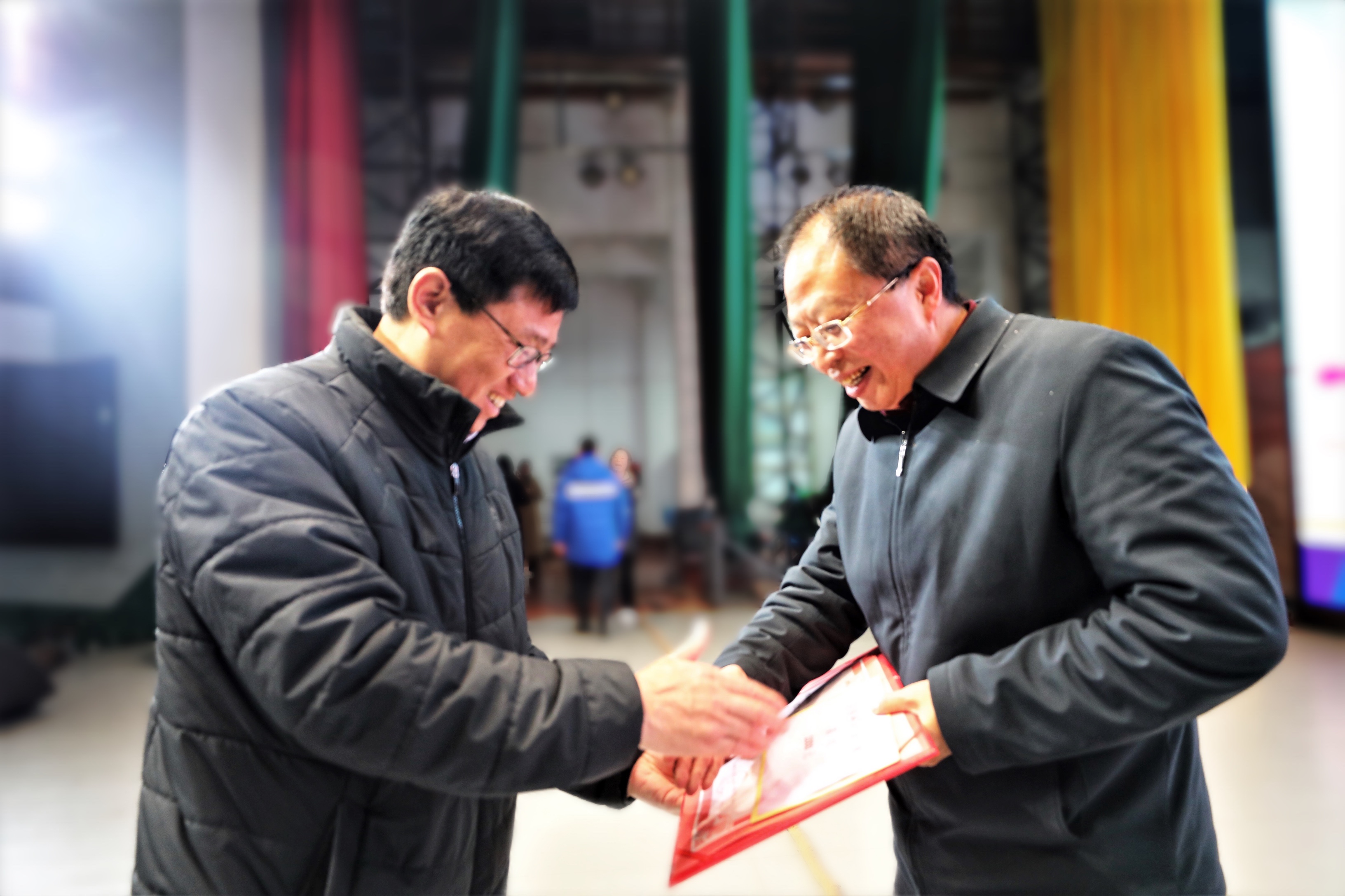 广西壮族自治区南溪山医院举办迎春职工拔河比赛