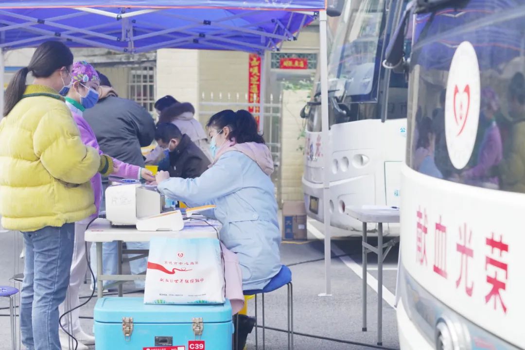 用爱为生命加油常 德市第四人民医院开展无偿献血活动