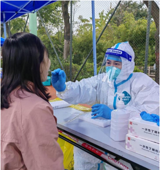 寒风冷雨夜 她们的故事很温暖