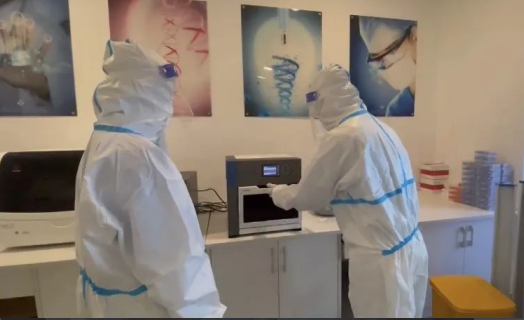 远在异乡的大爱坚守