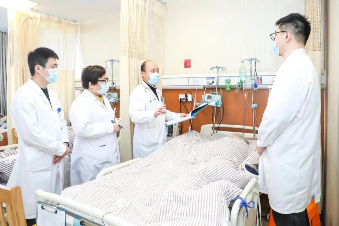 白寿老人患晚期结肠癌生命垂危，上海天佑医院为她打通「生命通道」