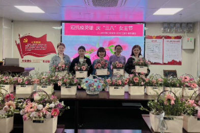 广西壮族自治区南溪山医院：鲜花献英雄，插花庆「三八」