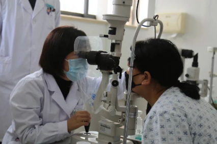 61 岁杭州阿姨，眼痛到想摘除眼球，被医生劝住了