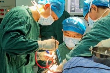 广西壮族自治区南溪山医院开展桂林市首例  黄荧光辅助下脑岛叶肿瘤切除术