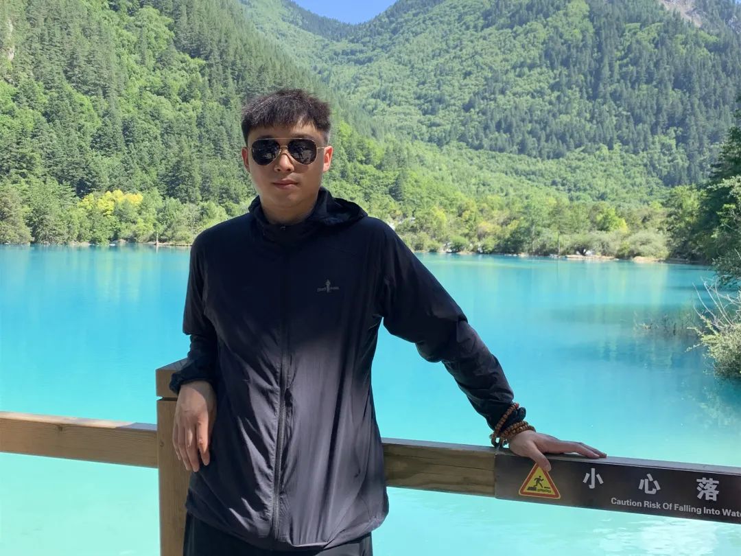 一边治疗一边讲段子,康复科有位会说相声的医生