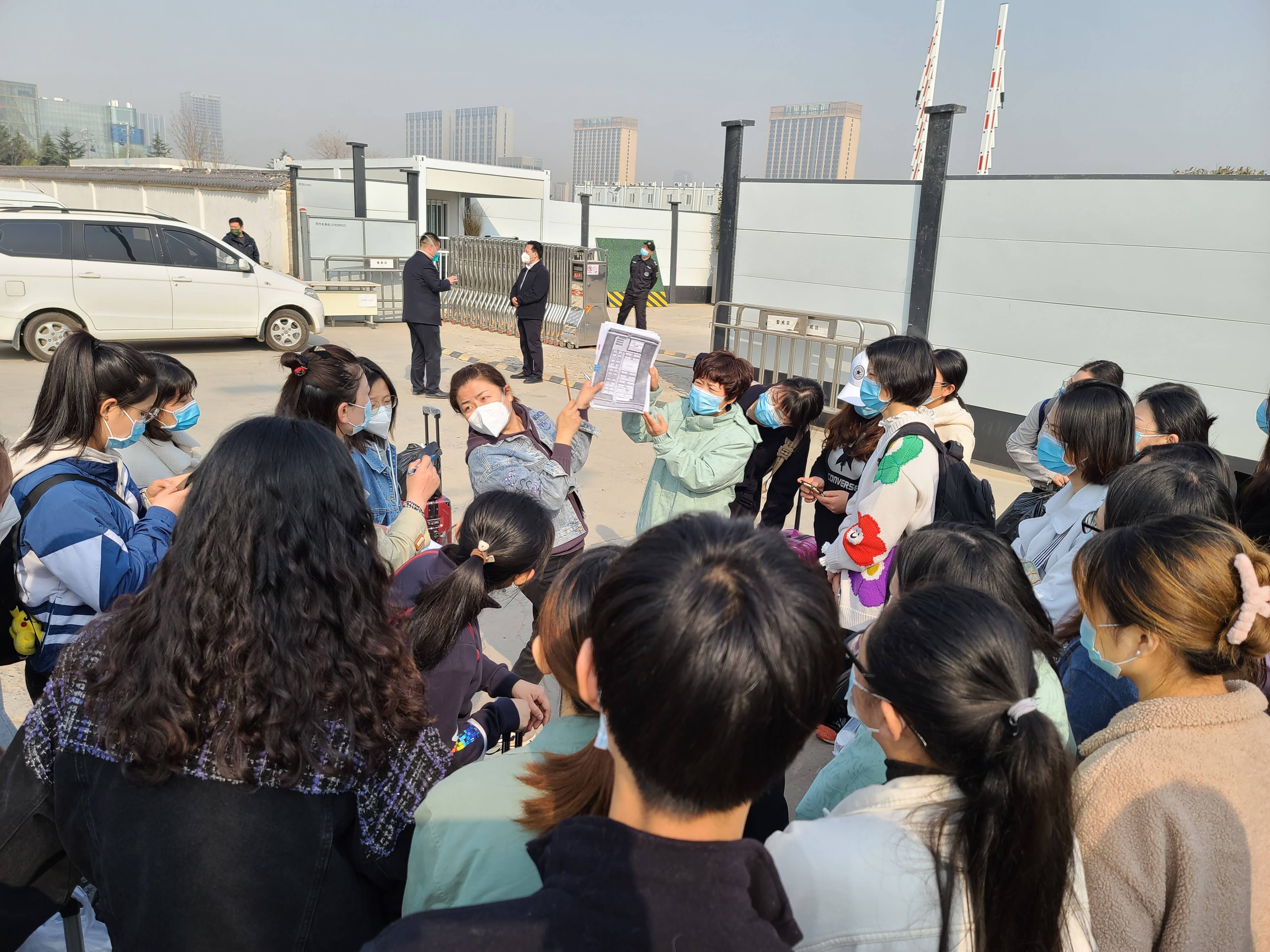 西安交大一附院赴港务区援方舱医疗队积极开展工作