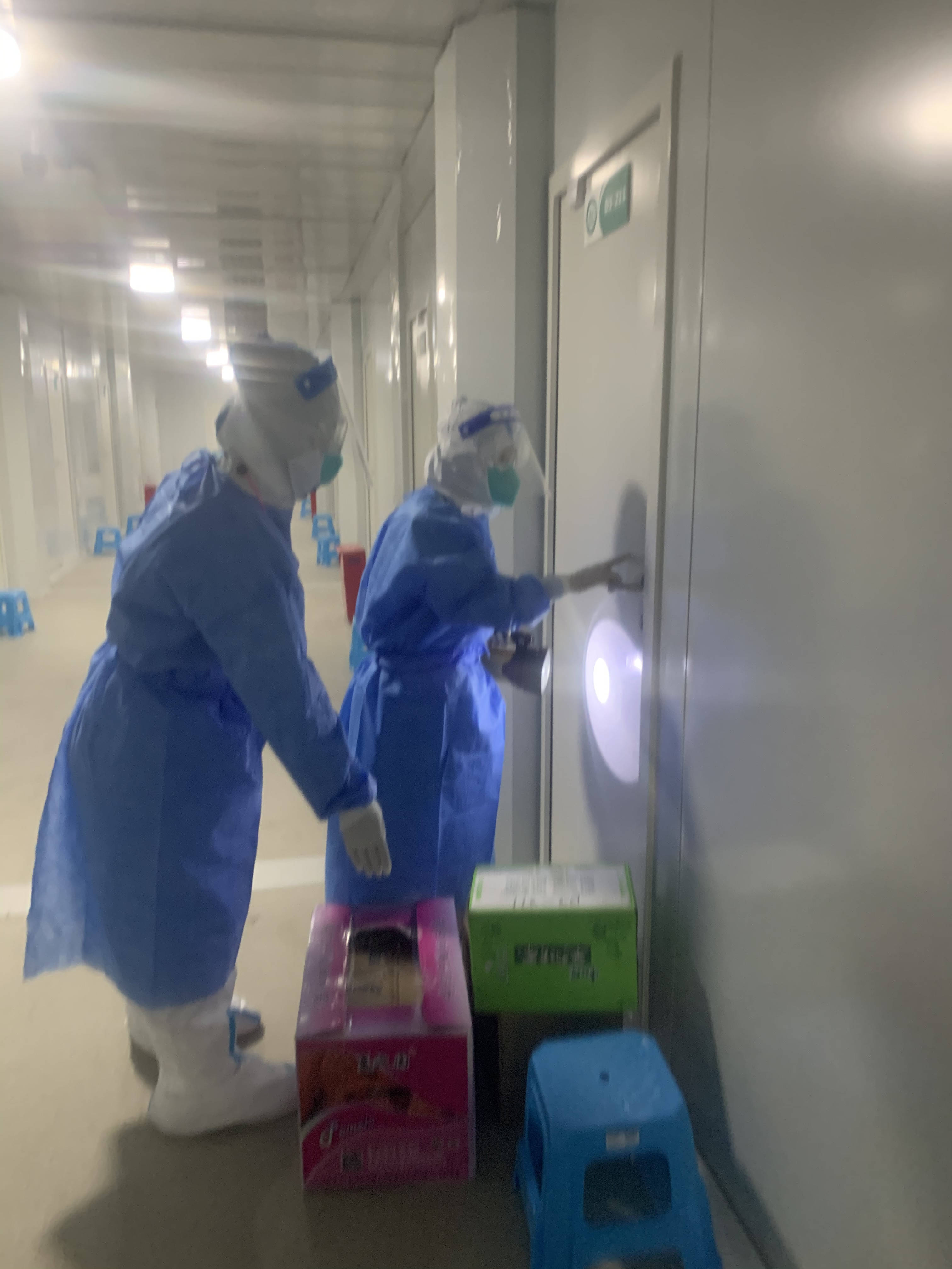 西安交大一附院赴港务区援方舱医疗队积极开展工作