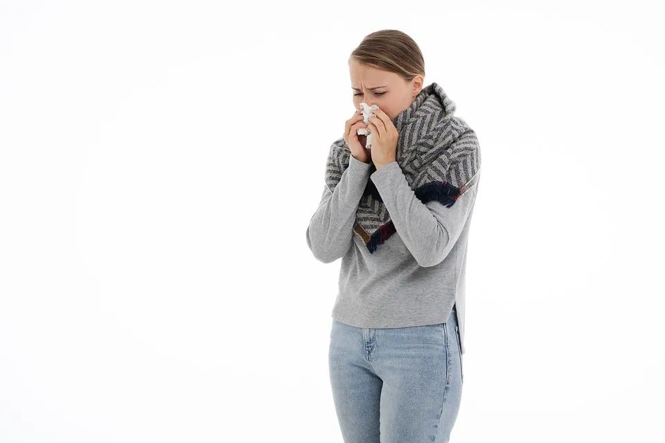 圆和科普：经常打喷嚏流鼻涕？从 6 个方面分清是感冒还是过敏性鼻炎