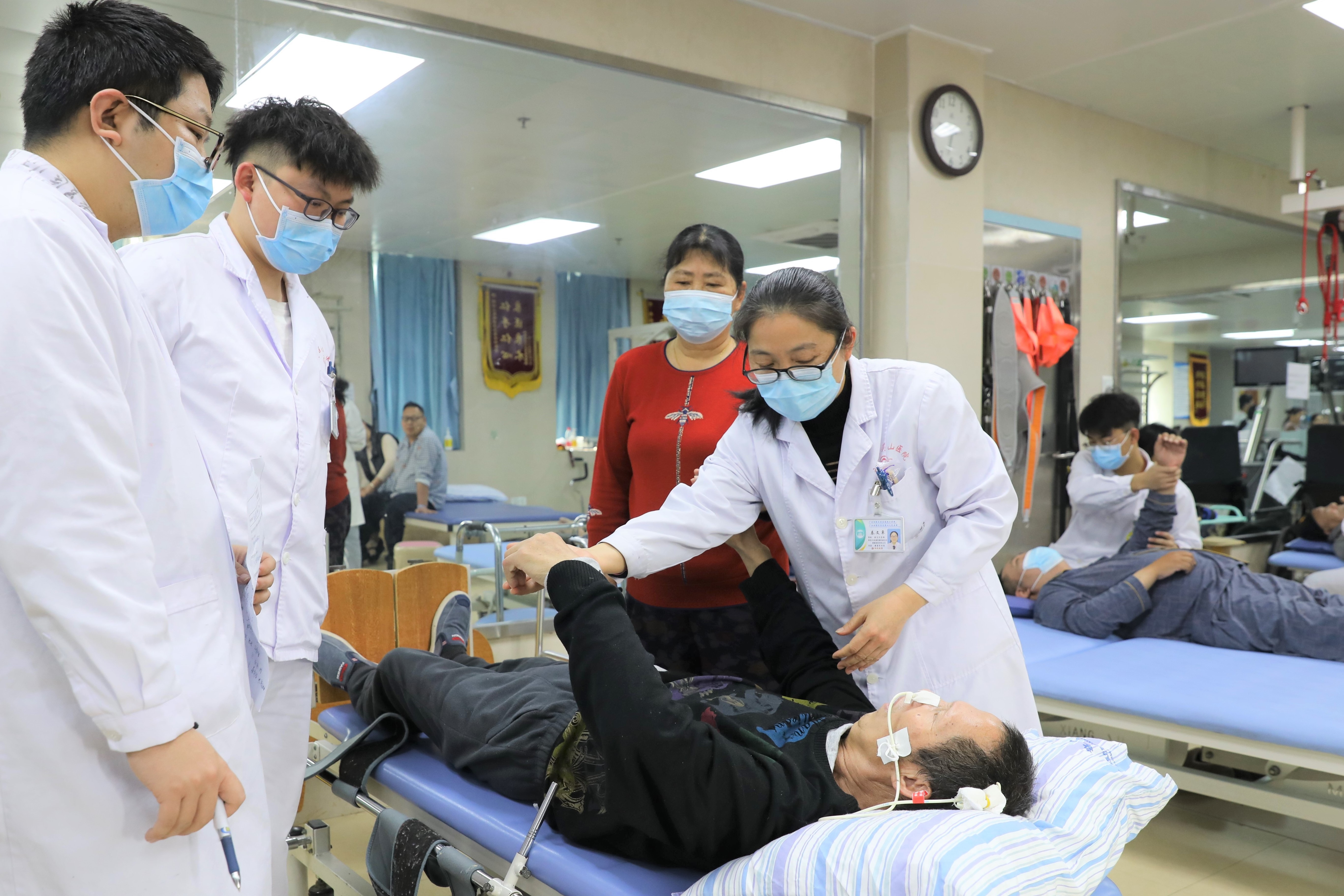 记广西壮族自治区南溪山医院康复医学科主任秦文卓——十年康复,从心开始