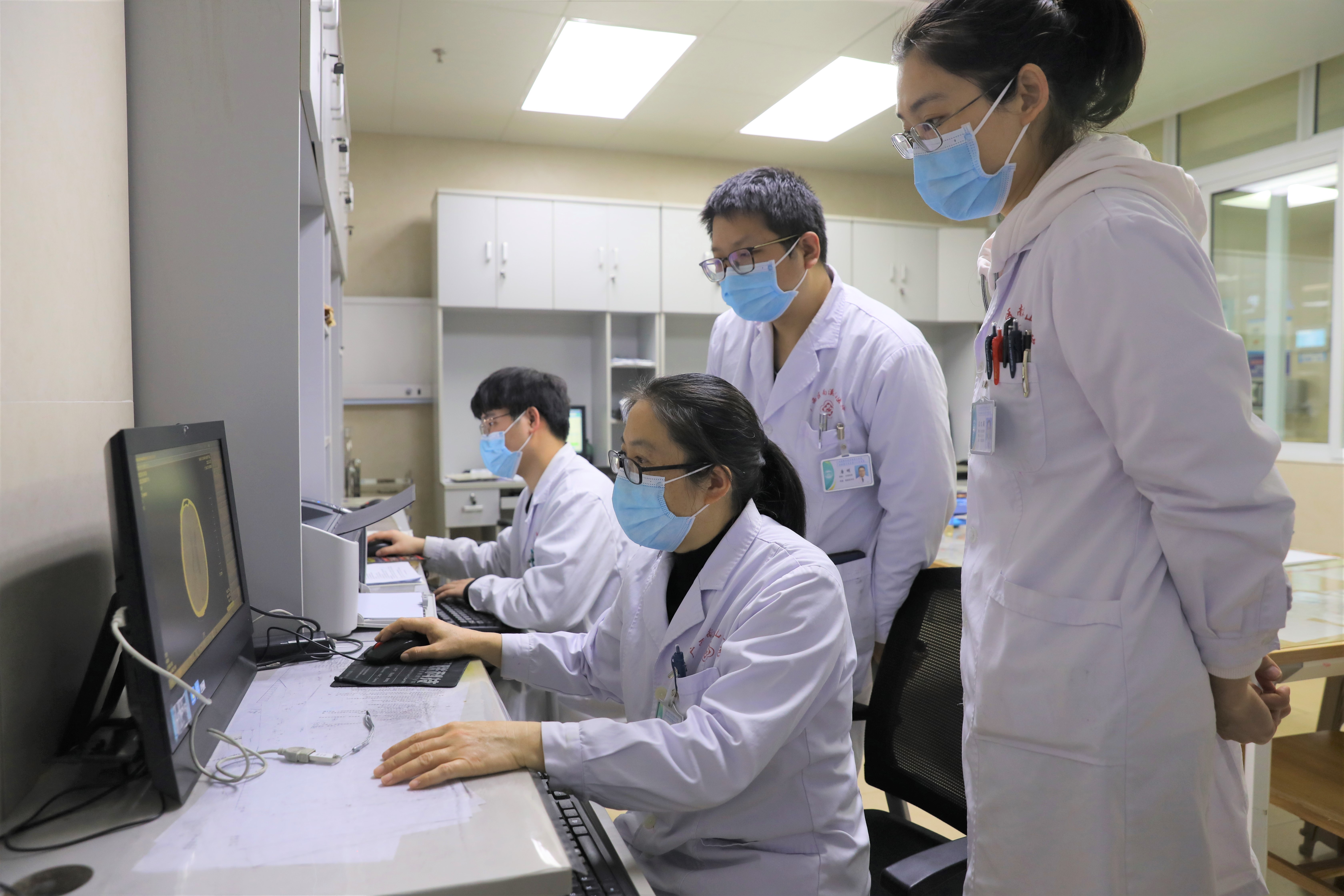 记广西壮族自治区南溪山医院康复医学科主任秦文卓——十年康复,从心开始