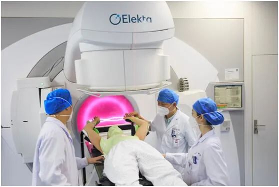 放疗不中断,这些医护为肿瘤患者开辟绿色通道