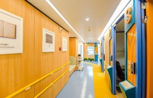 这个眼科门诊半天只看五个号，背后有个暖心的故事