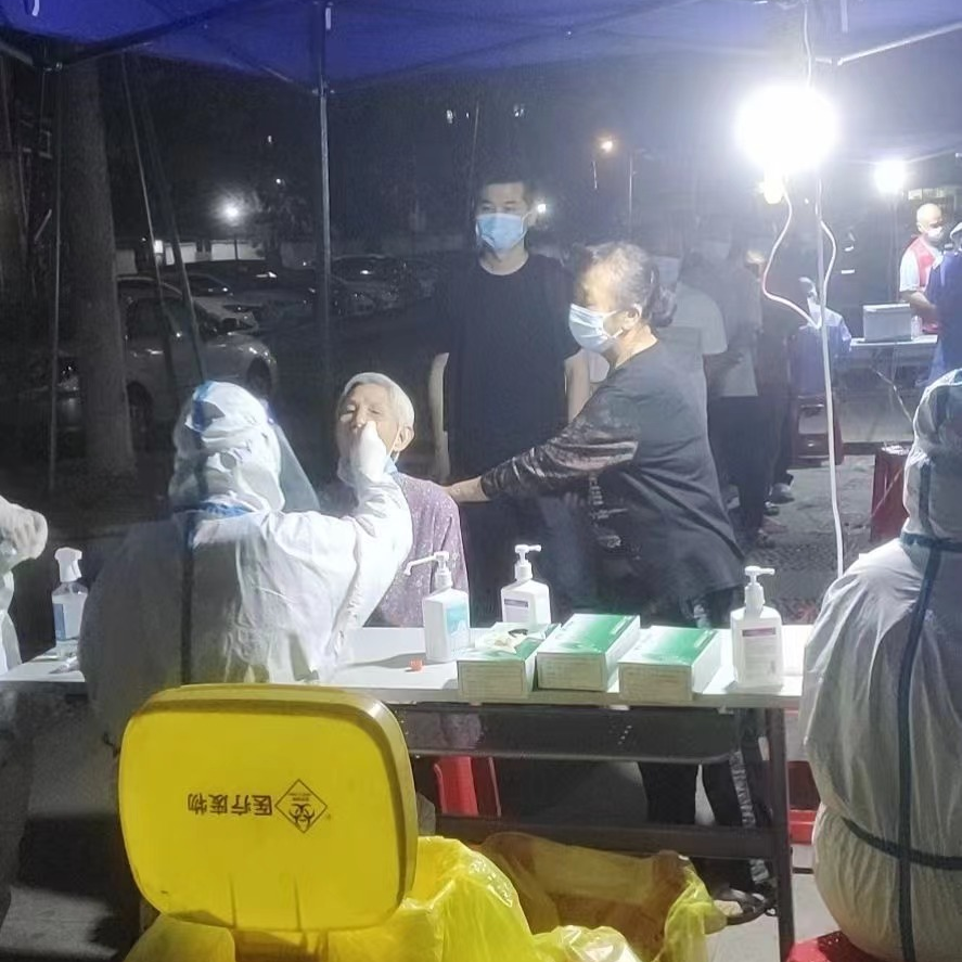 广州市东升医院支援黄埔区核酸采样，以实际行动捍卫羊城百姓健康