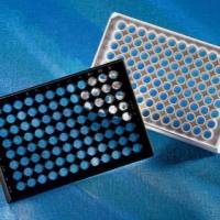 Corning®96孔透明平底黑色聚苯乙烯微孔板，经TC处理，独立包装，带盖，无菌