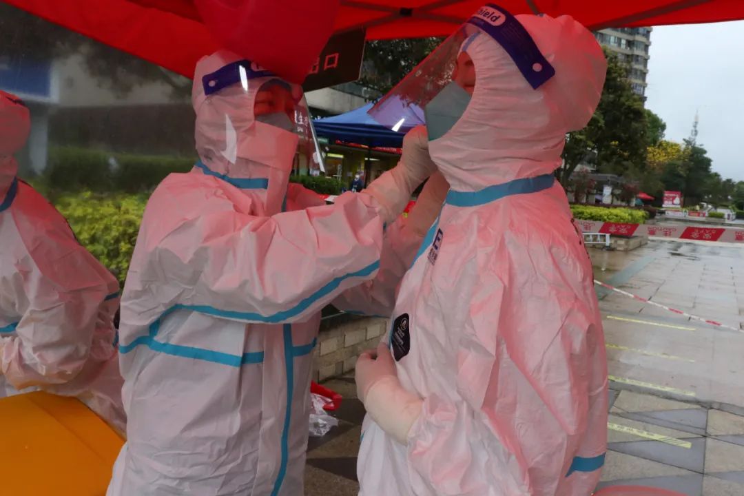 医技护齐上阵，福州爱尔青年突击队助力全民核酸检测提速、再提速