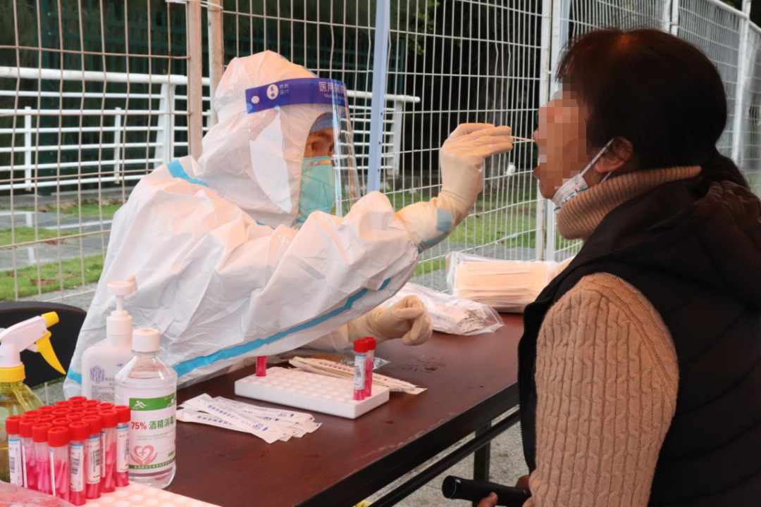 医技护齐上阵，福州爱尔青年突击队助力全民核酸检测提速、再提速