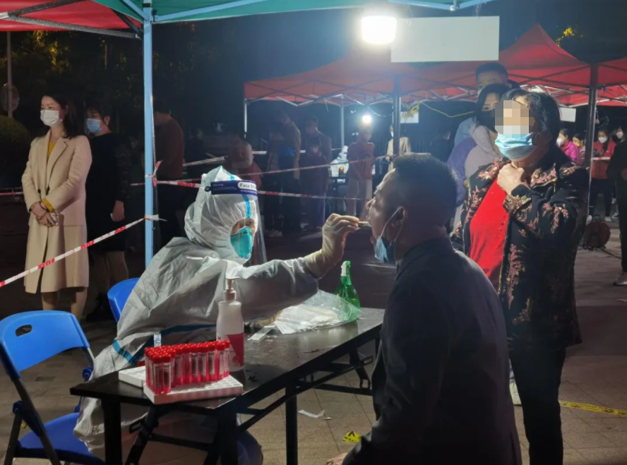 医技护齐上阵，福州爱尔青年突击队助力全民核酸检测提速、再提速