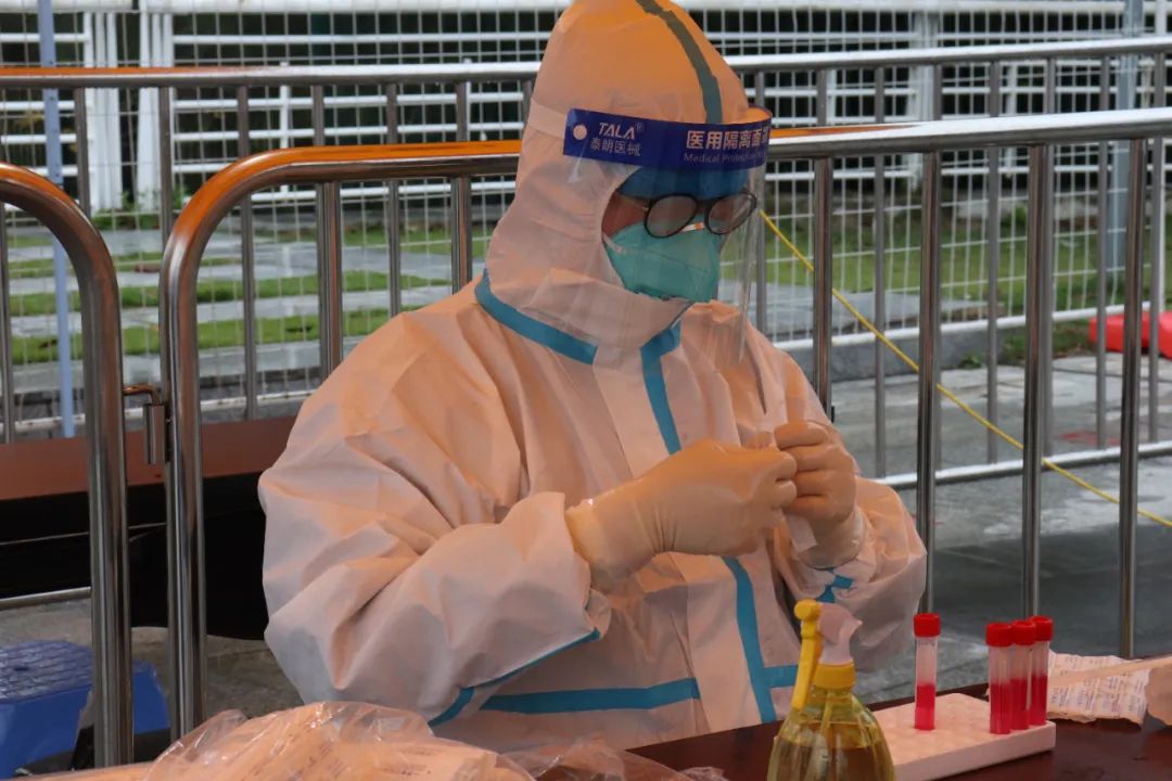 医技护齐上阵，福州爱尔青年突击队助力全民核酸检测提速、再提速