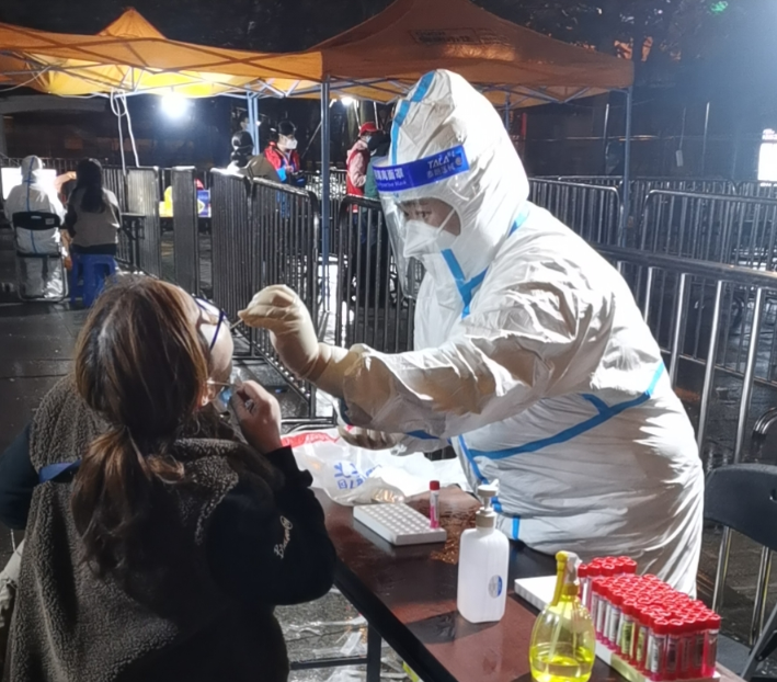 医技护齐上阵，福州爱尔青年突击队助力全民核酸检测提速、再提速