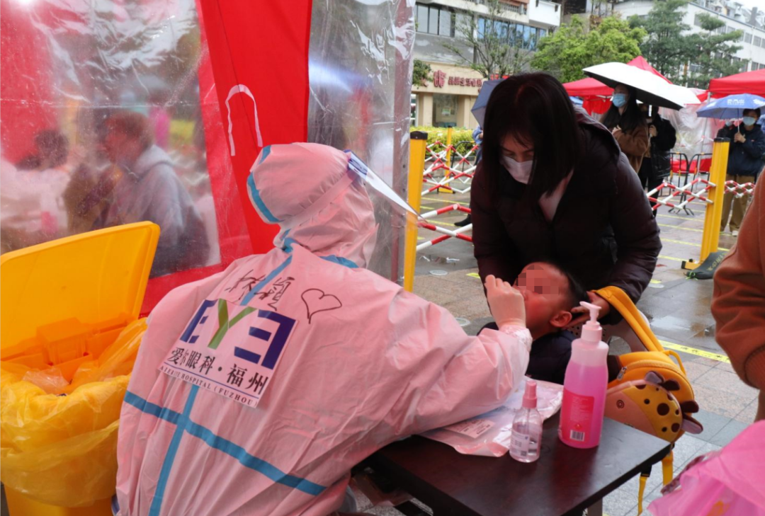 医技护齐上阵，福州爱尔青年突击队助力全民核酸检测提速、再提速