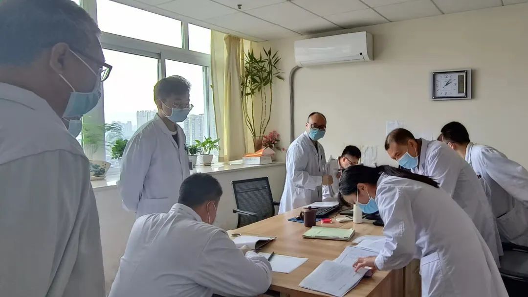 成都誉美医院院长质量大查房：月月自查强制度，改善细节促提升