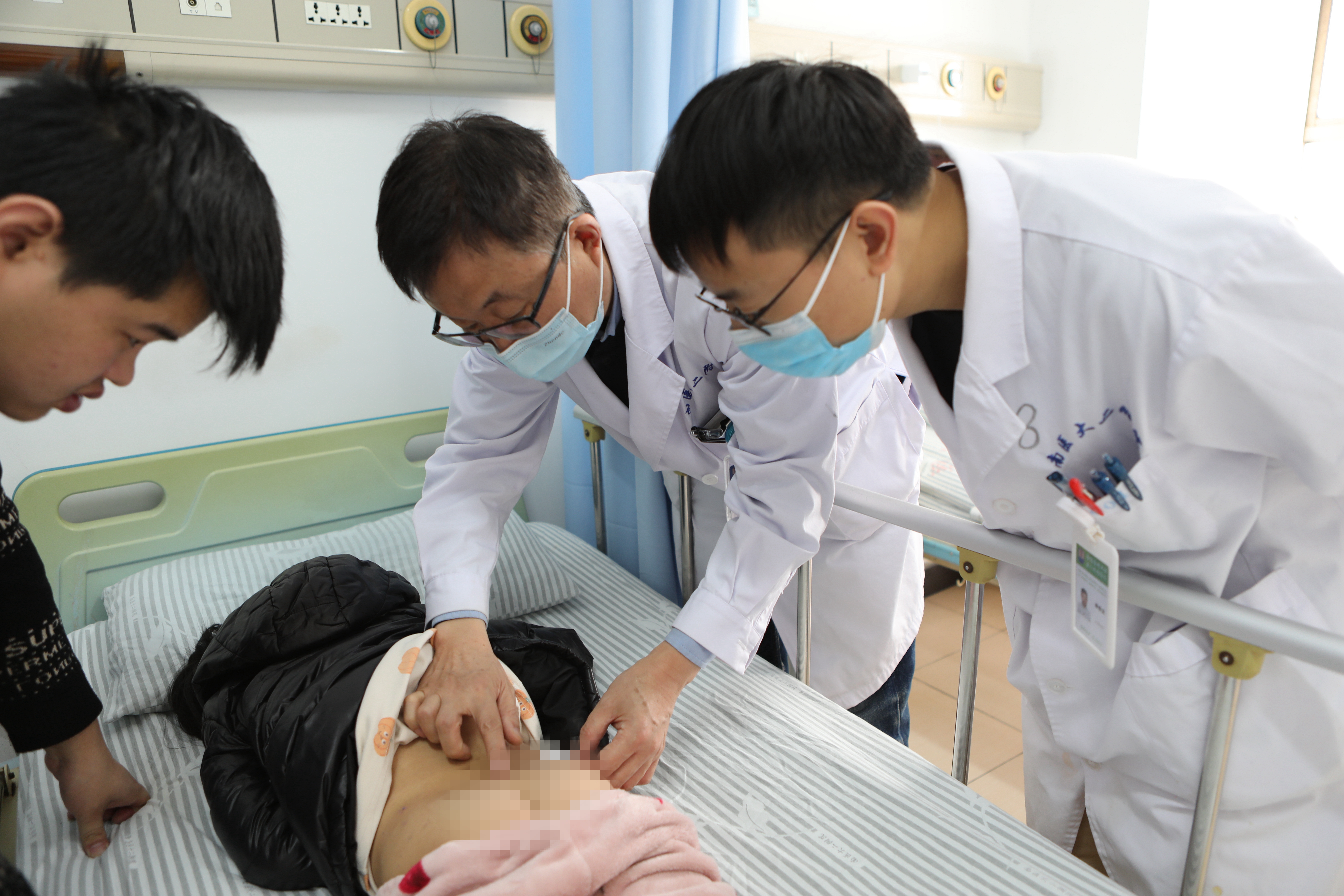 6 岁女童双肾积水，植入「起搏器」解决排尿问题