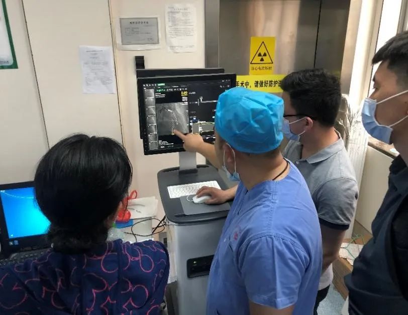 桂林医学院附属医院心血管内科二病区采用 QFR 精准指导冠脉支架植入