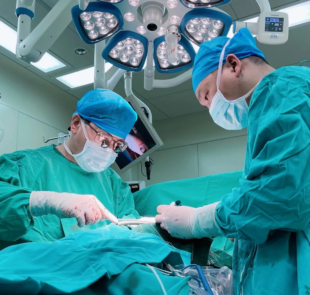 71 岁老人突发主动脉夹层命悬一线 桂医附院 MDT 团队成功拆「弹」