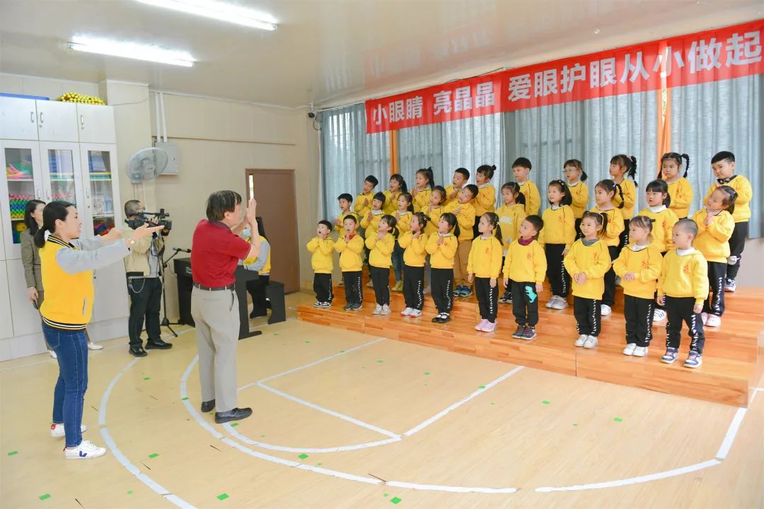 西南医科大学附属医院眼科两位教授带着团队进校园当上了老师