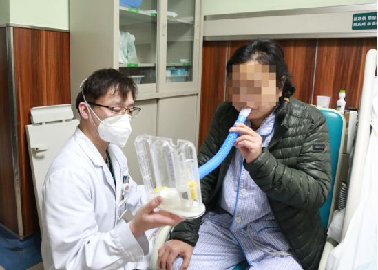 「恐龙血」女子突发主动脉夹层，武汉亚洲心脏病医院 10 小时连夜救治创生命奇迹