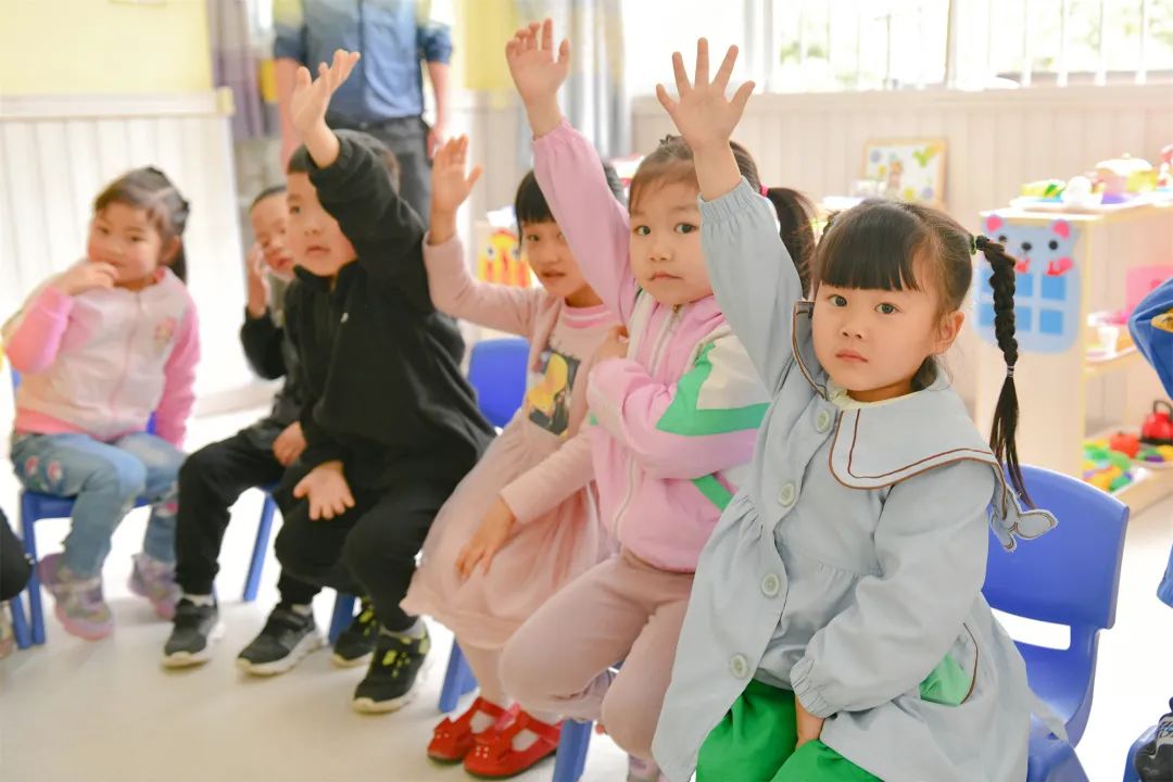 西南医科大学附属医院眼科两位教授带着团队进校园当上了老师