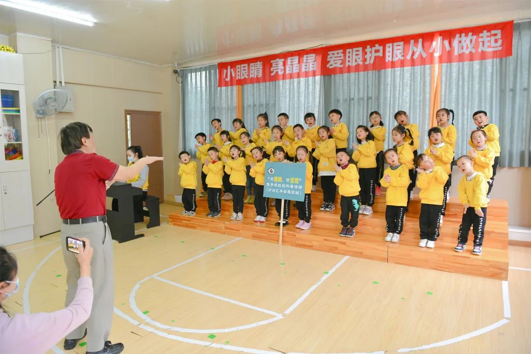 西南医科大学附属医院眼科两位教授带着团队进校园当上了老师