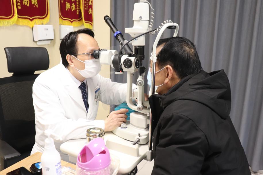 老司机看直线是扭曲的，体检视力不达标，一查发现眼底坏了，还是晚期