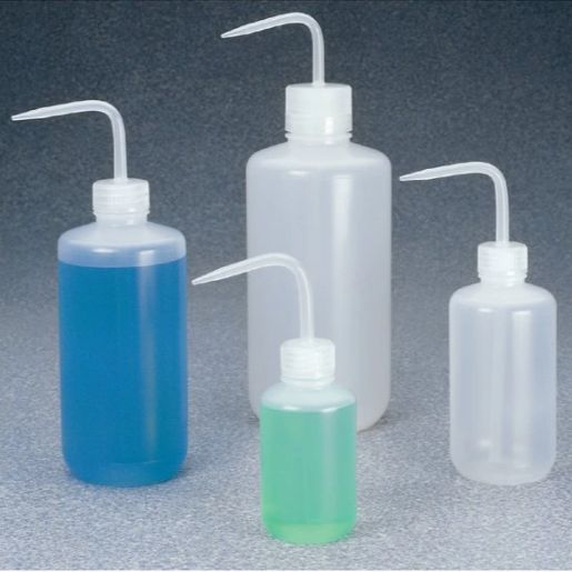 经济洗瓶，低密度聚乙烯瓶体，聚丙烯螺旋盖/杆；聚丙烯共聚物吸管，500ml容量