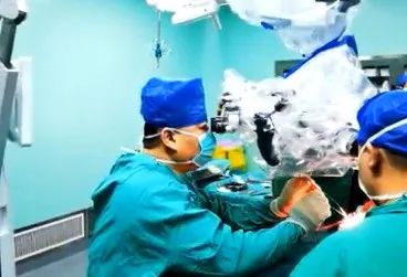 勇闯高龄手术"禁区"！神外为八旬老人「硬核」摘瘤