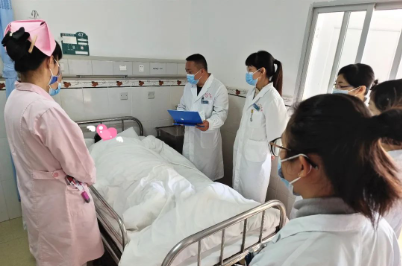 深圳市妇幼保健院帮扶干部完成德保县首例经腹子宫内膜癌分期手术