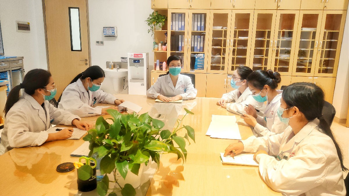 广西壮族自治区人民医院妇科东院院区成功治疗一名重度子宫脱垂等多病症高龄患者