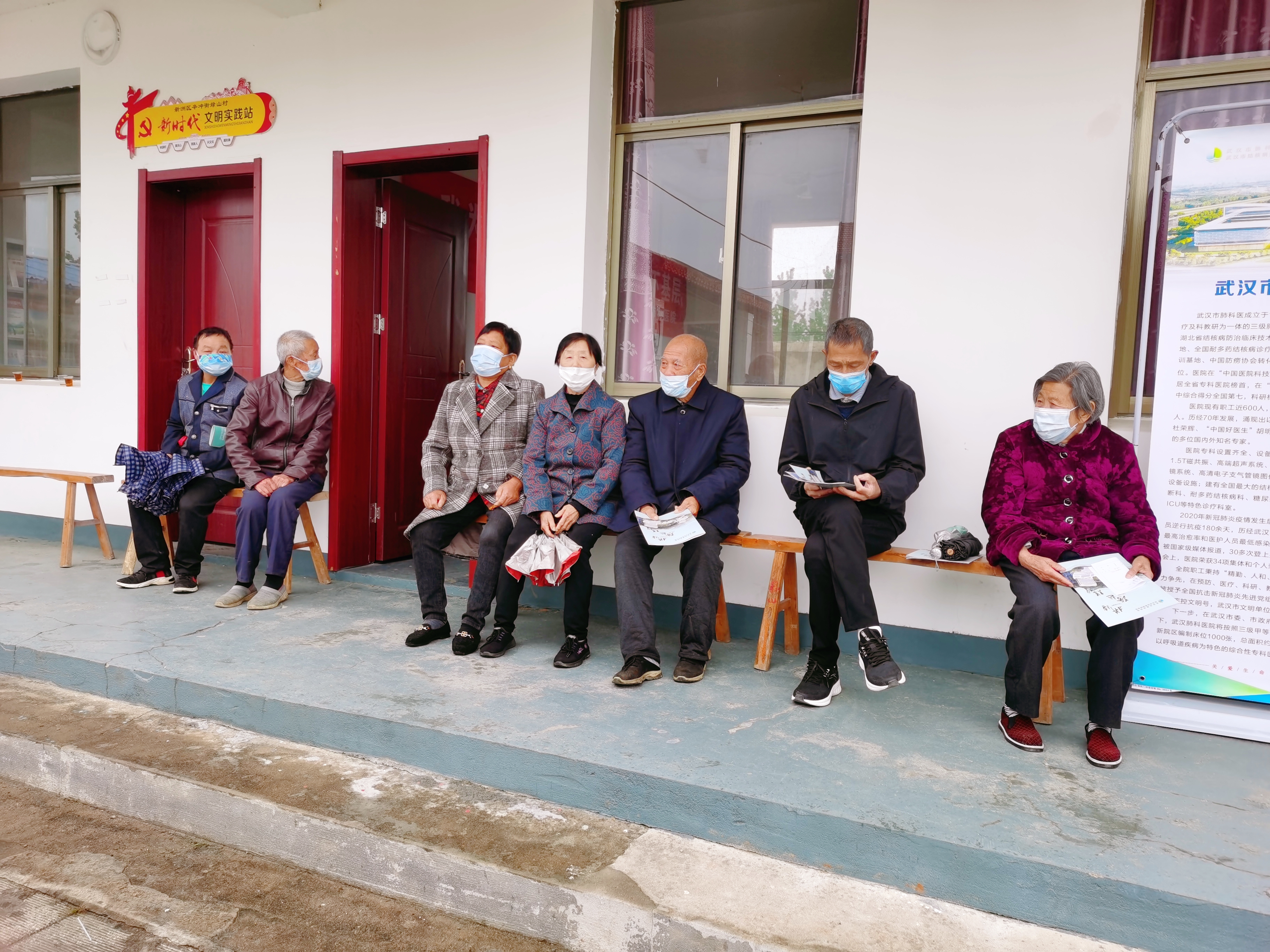 送医送药下基层，守护群众「健康线」——武汉市肺科医院将门诊搬到村民家门口