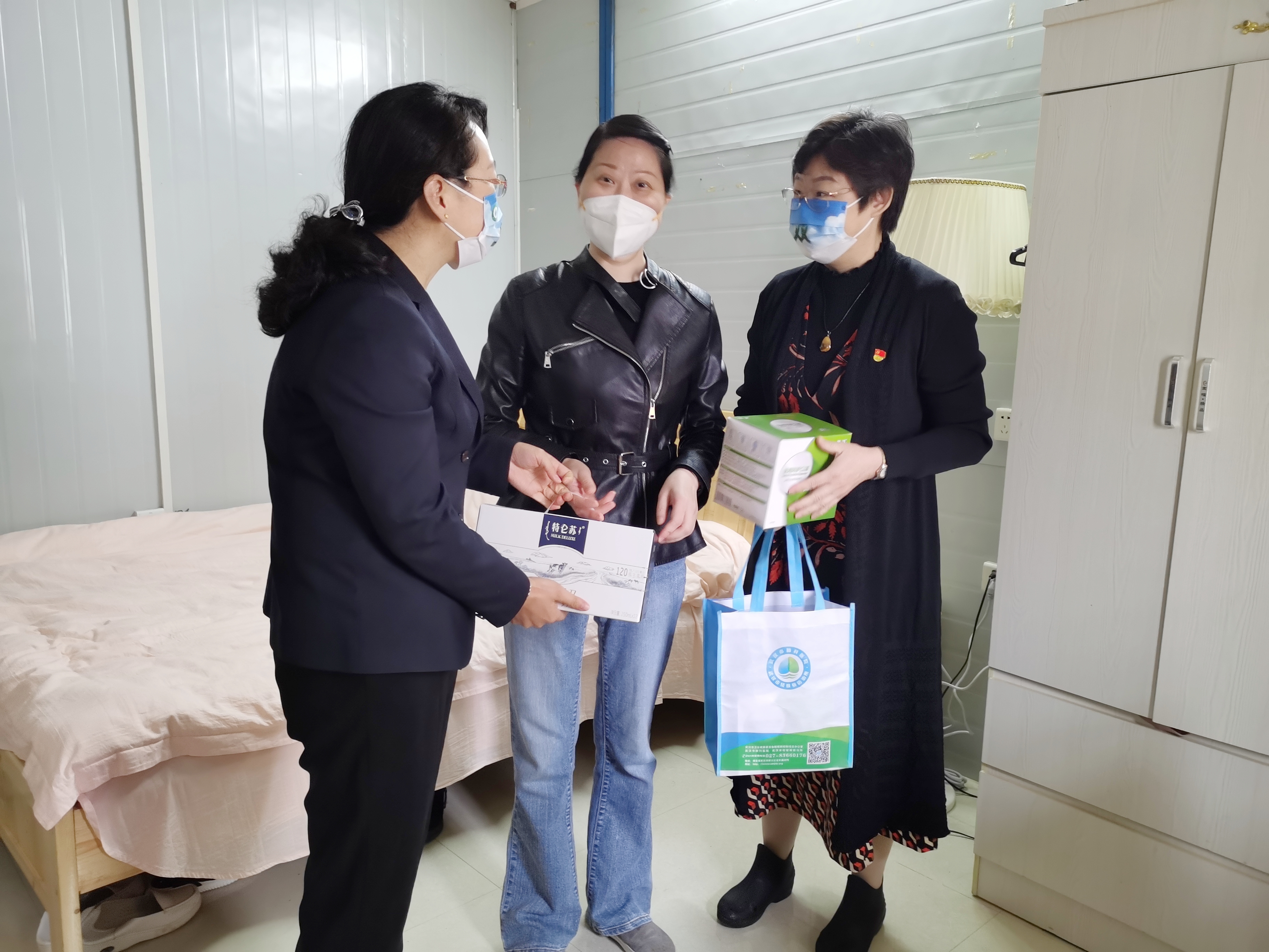 送医送药下基层，守护群众「健康线」——武汉市肺科医院将门诊搬到村民家门口