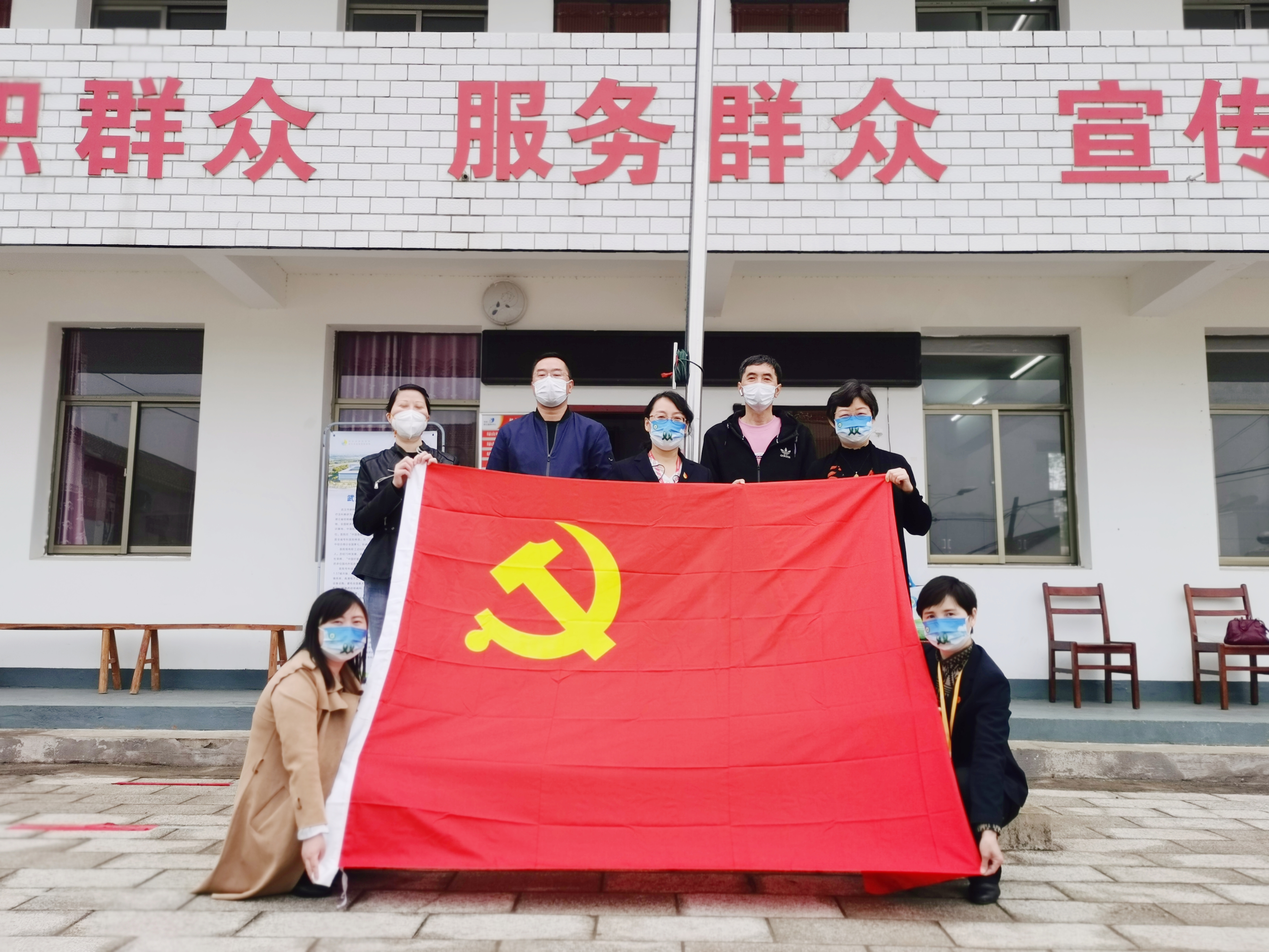 送医送药下基层，守护群众「健康线」——武汉市肺科医院将门诊搬到村民家门口