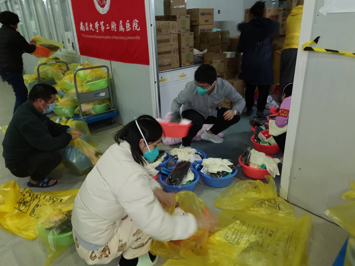 同心守「沪」：上海新国博方舱医院的志愿者队伍